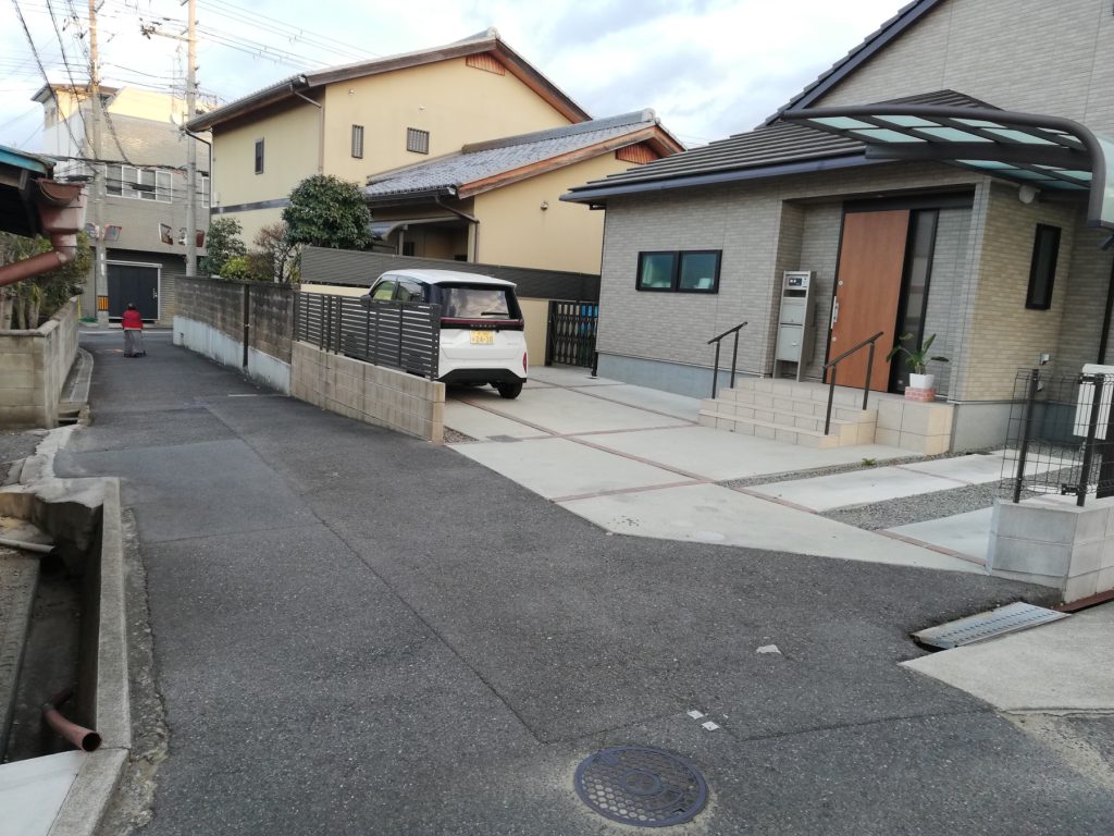 玄関前スロープ新設工事の施工前